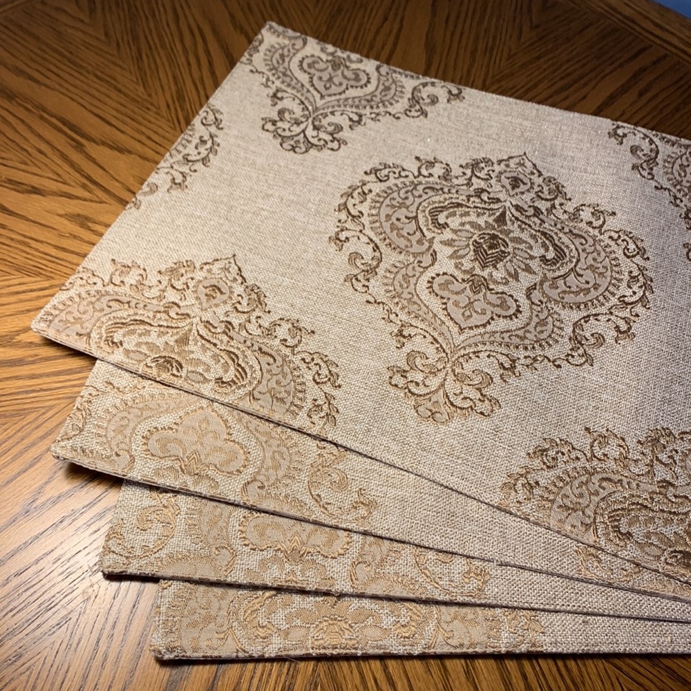 NWT Inspired Treasures 4 Placemats Set